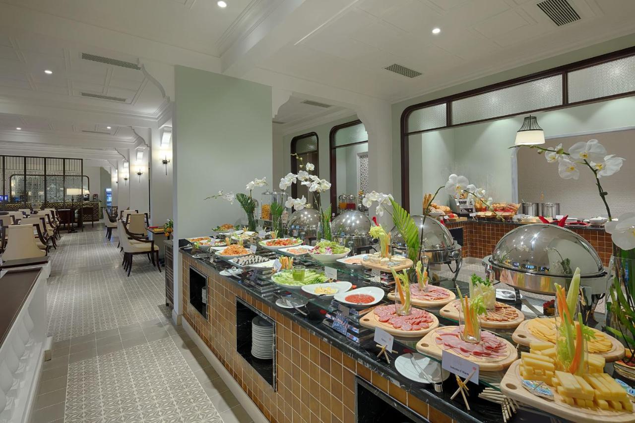 Allegro Hoi An . A Little Luxury Hotel & Spa Extérieur photo A buffet at a hotel