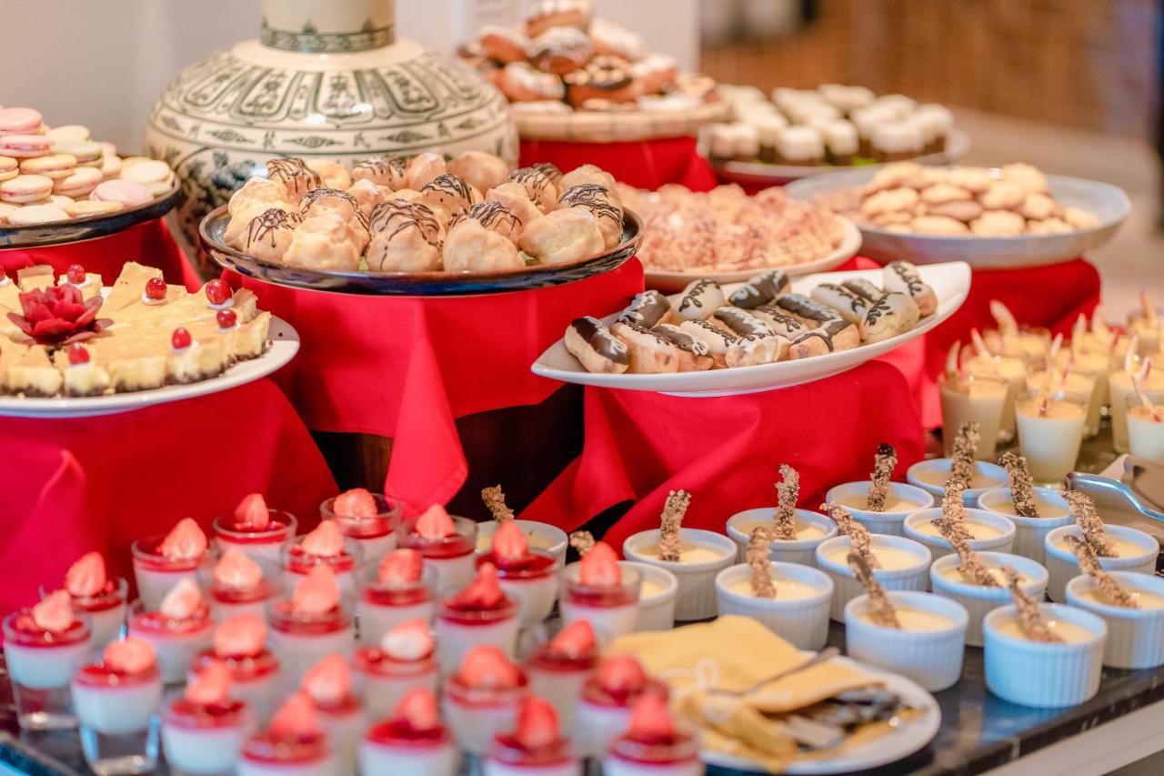 Allegro Hoi An . A Little Luxury Hotel & Spa Extérieur photo A dessert buffet