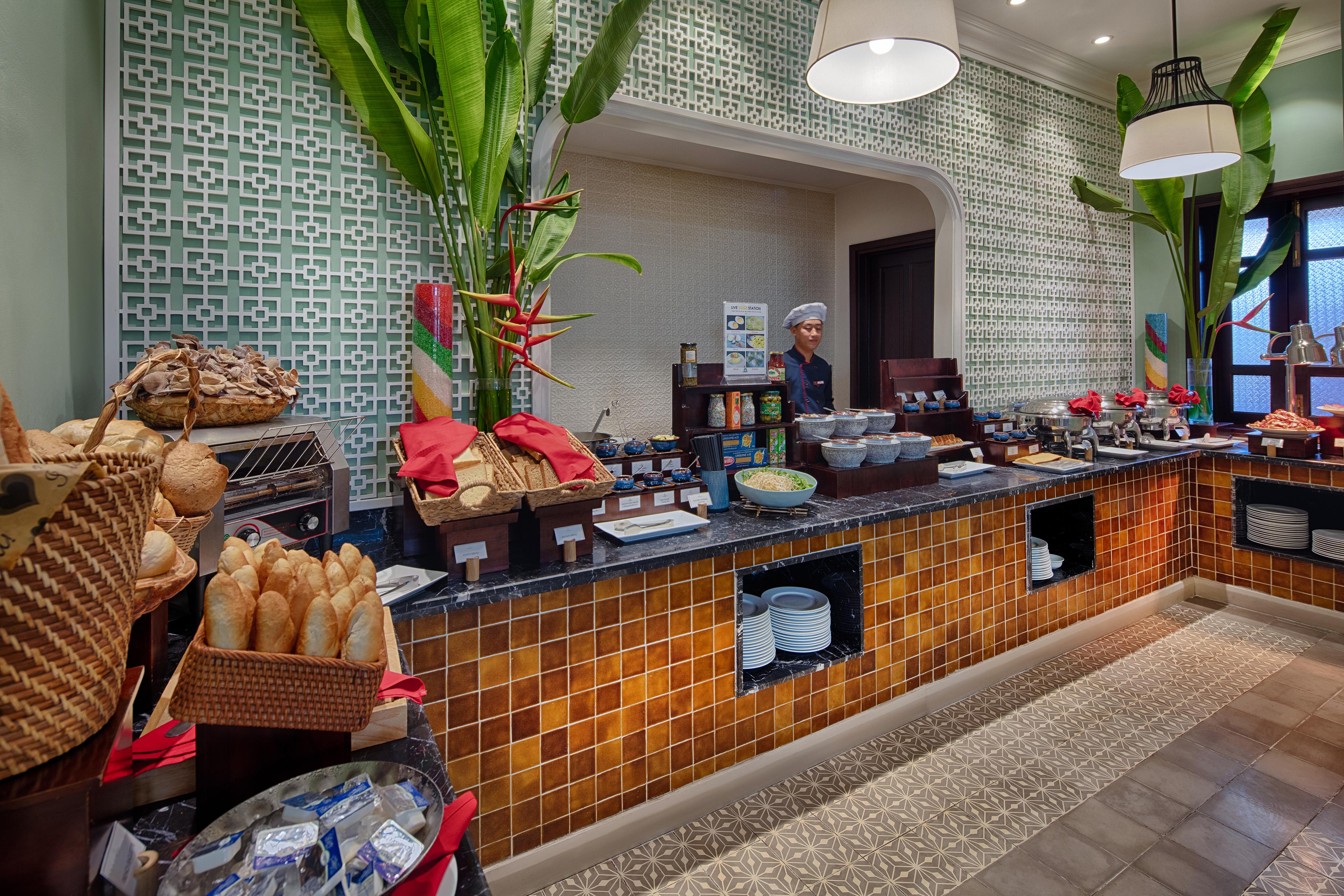 Allegro Hoi An . A Little Luxury Hotel & Spa Extérieur photo The buffet at the hotel