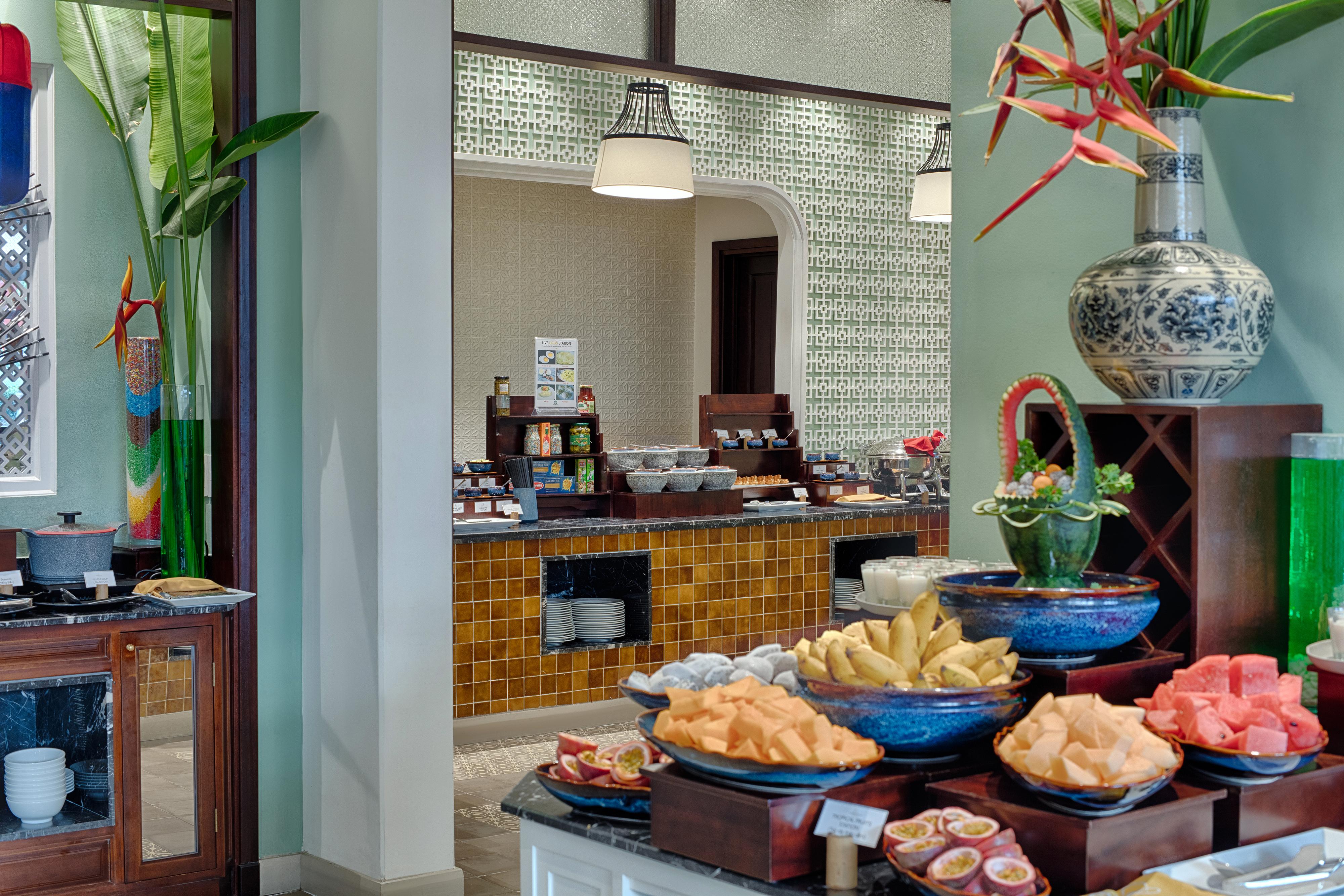 Allegro Hoi An . A Little Luxury Hotel & Spa Extérieur photo A buffet at a hotel
