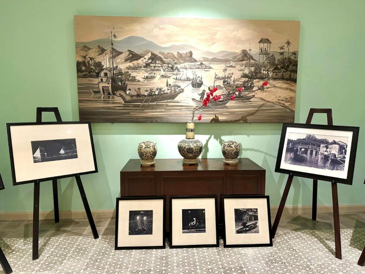 Allegro Hoi An . A Little Luxury Hotel & Spa Extérieur photo A display of photographs by the author