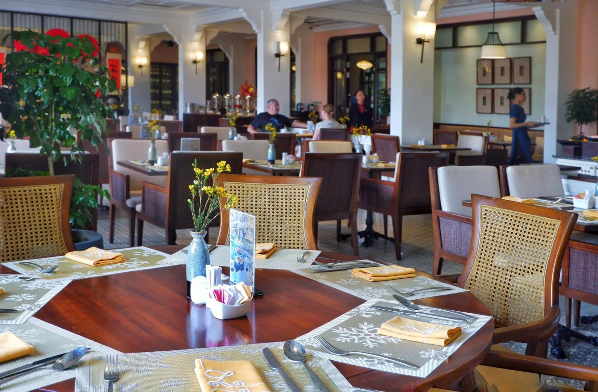 Allegro Hoi An . A Little Luxury Hotel & Spa Extérieur photo The restaurant at the hotel