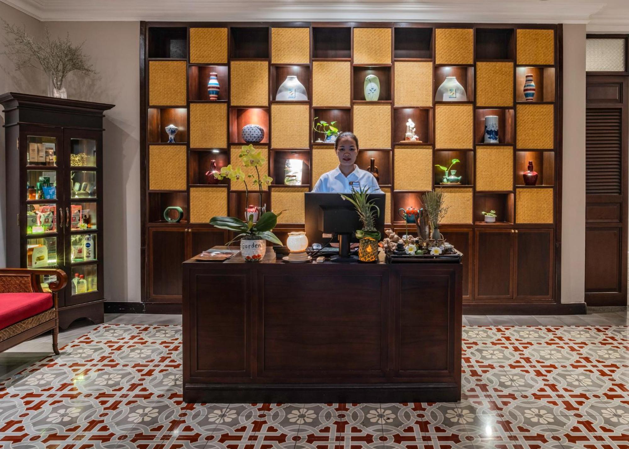 Allegro Hoi An . A Little Luxury Hotel & Spa Extérieur photo Reception desk at the hotel